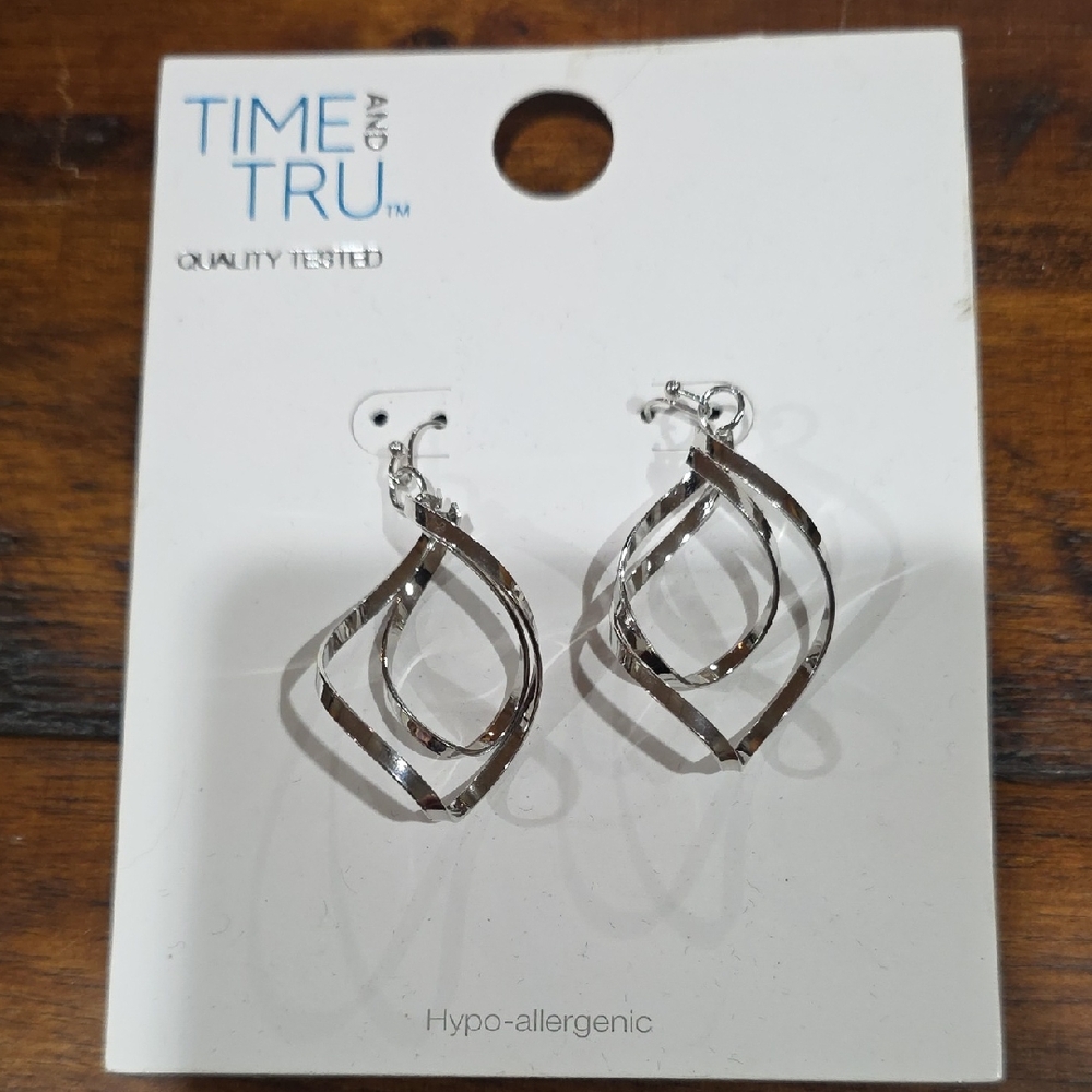 Time and Tru Silver Twisted Open Teardrop Earrings
